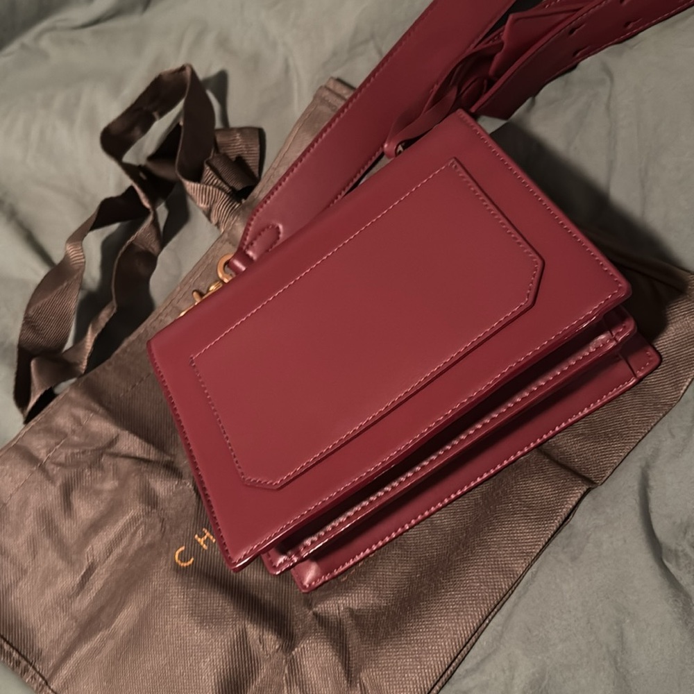 Charles and Kieth burgundy wine bag crossbody - Picture 6 of 12